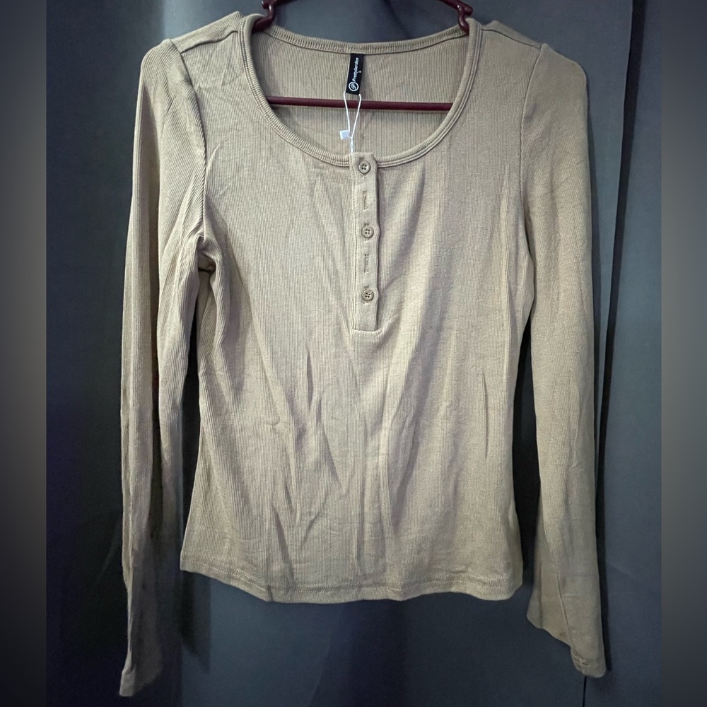NWT Pretty Garden Classic Tan Button Down Women's Top